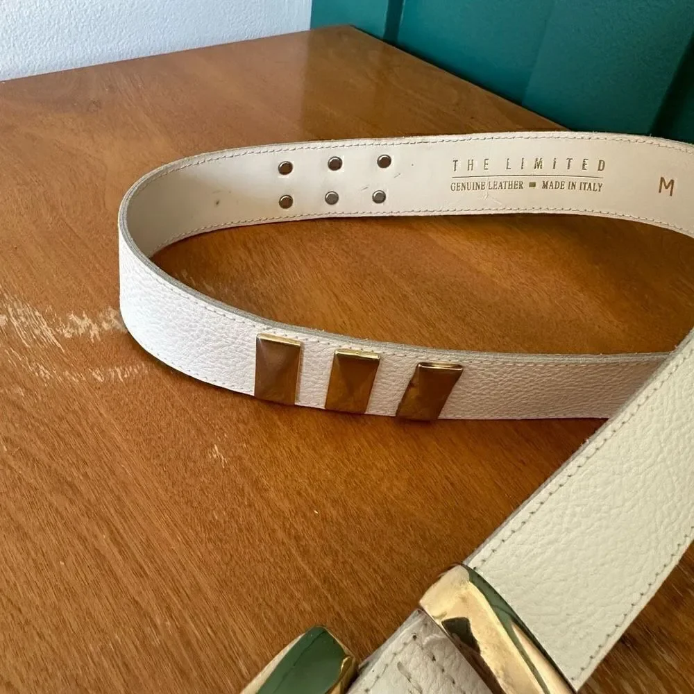 The Limited Women’s 80s Vintage White Pebbled Leather Large Gold Tone Oblong Stu